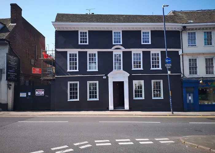 4 star hotel: Stone Court House