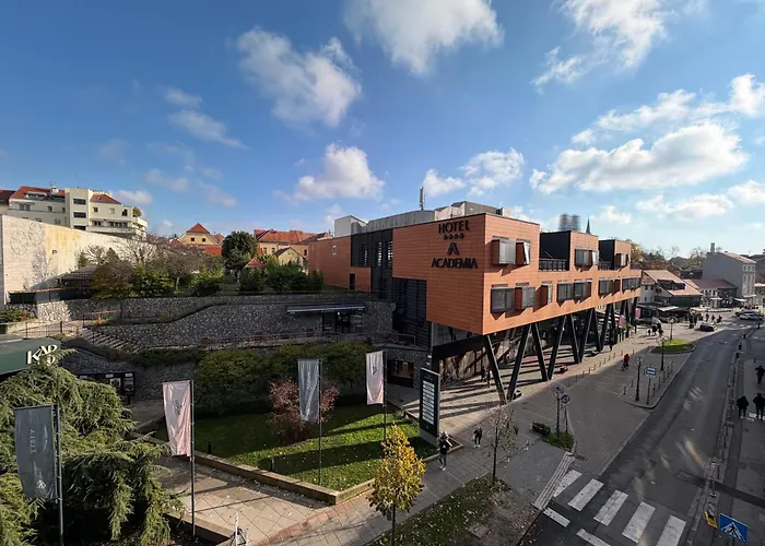 Hotel with Tennis: Hotel Academia