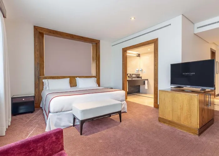 Hotel with pool: Eurostars Suites Mirasierra