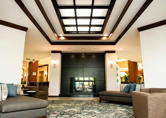 Hotel near College: Hotel Auburn Hills