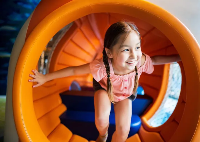 Hotel with Tennis: Hong Kong Ocean Park Marriott Hotel