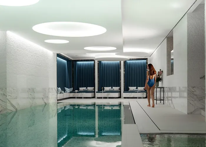 Woodward - Auberge Collection