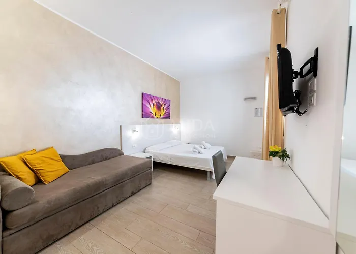 Guest house: Sabrina'S House