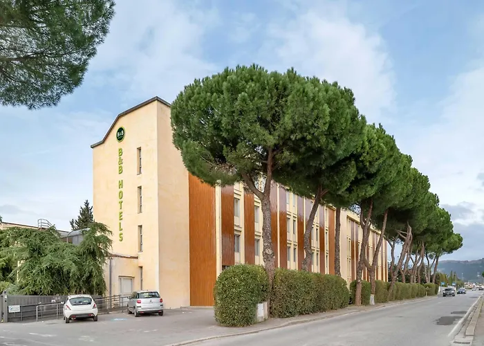 Hotel Con Piscina HOTEL Calenzano First