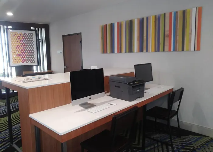 Holiday Inn Express & Suites - Nw Hwy - Love Field By Ihg
