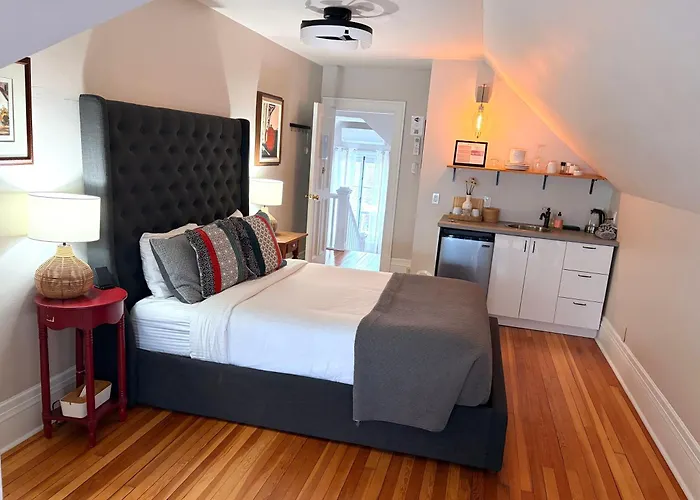 Hotel near College: Gite Du Quartier Des Arts