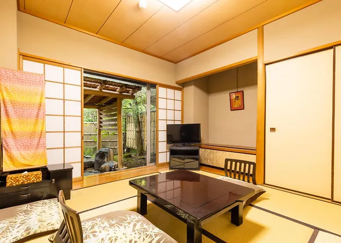 Hotel with pool: Yoshiike Ryokan