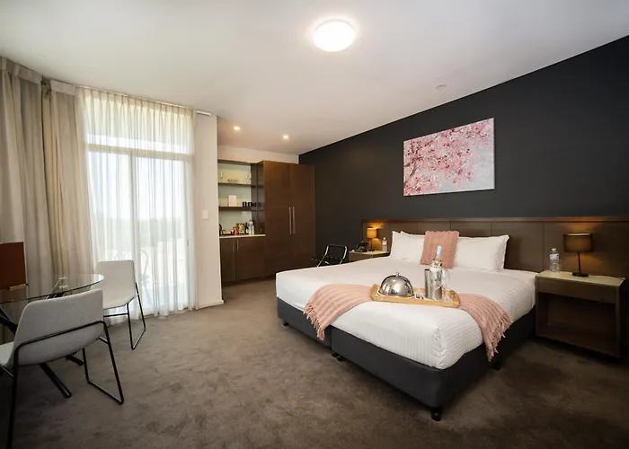 Sfera'S Park Suites & Convention Centre