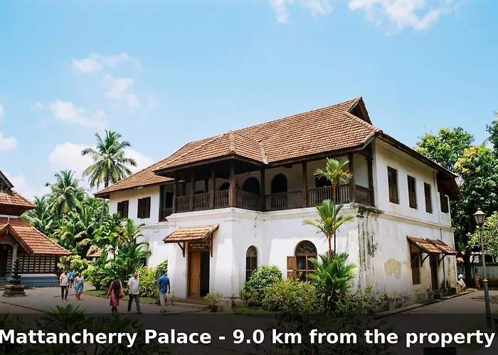 Collection O Vazhakkala Kakkanad