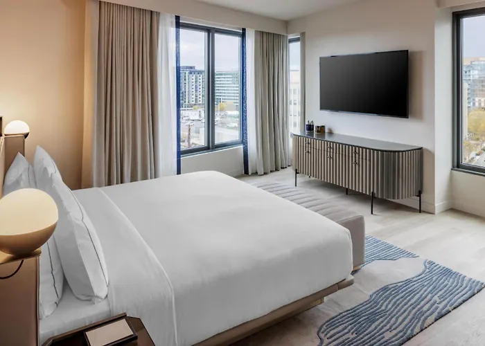 Morrow Washington Dc, Curio Collection By Hilton
