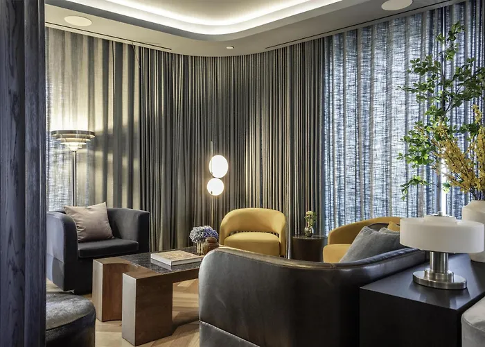 Morrow Washington Dc, Curio Collection By Hilton