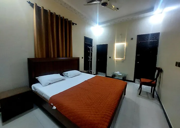 Family Guest House In Gulshan-E-Iqbal, Block-10