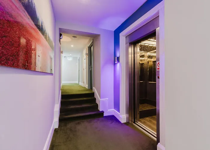 Hotel near College: The Chapter Hotels - Lancaster Gate