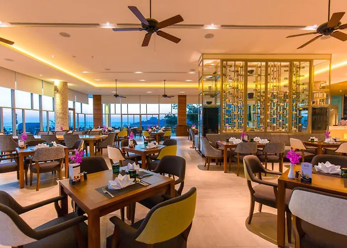 5 star hotel: Wyndham Grand Phuket Kalim Bay