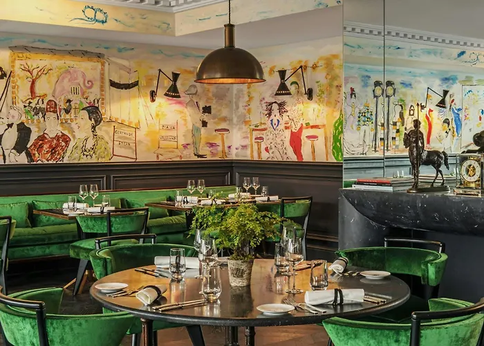 Pet Friendly hotel: Hotel De Berri Champs-Elysees, A Luxury Collection Hotel