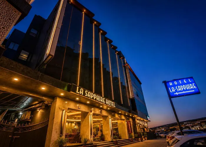Pets Allowed Hotel Airport La Sapphire & Restaurant