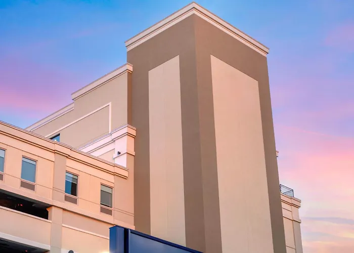 Comfort Inn & Suites Liberty International Airport