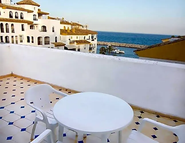 3 star hotels Park Plaza Suites Apartamentos