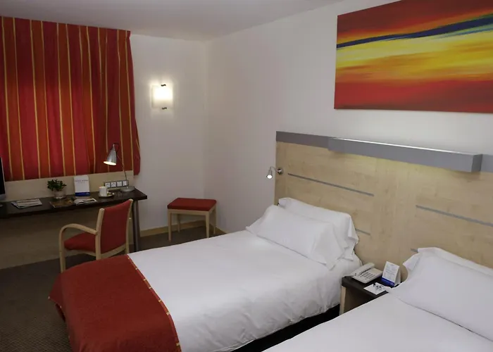 Holiday Inn Express Airport By Ihg