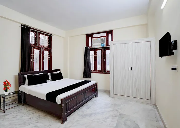 Super Hotel O Rajbanshi Nagar