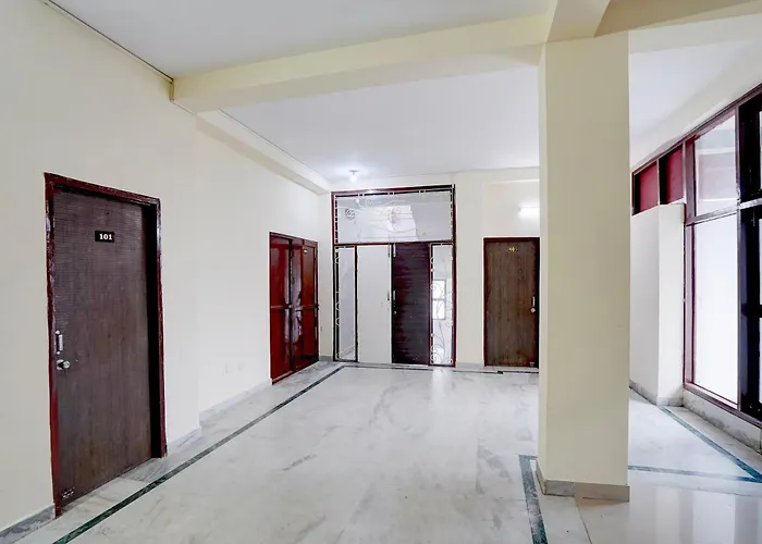 Super Hotel O Rajbanshi Nagar