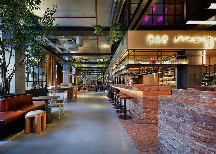 Moxy Airport