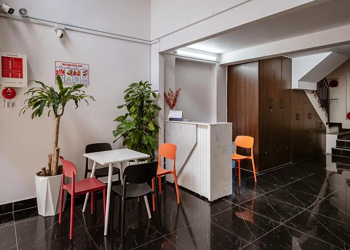  V Living - Downtown Saigon Stay With Free Laundry