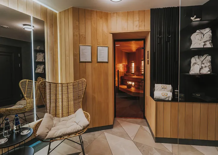 Hotel Golden Queen