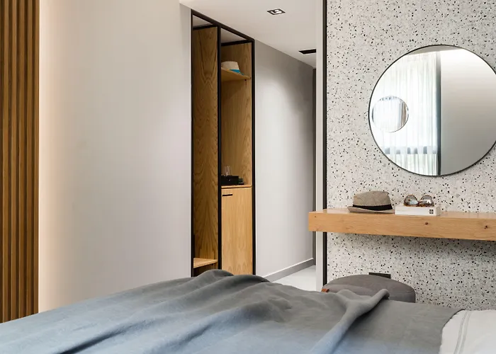 11 Enteka Acropolis Suites