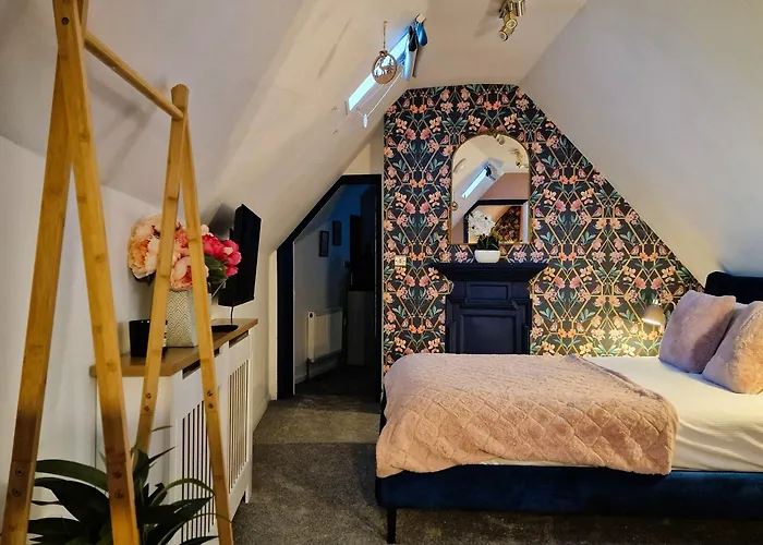Hotels With Four Stars Burton Stone Inn