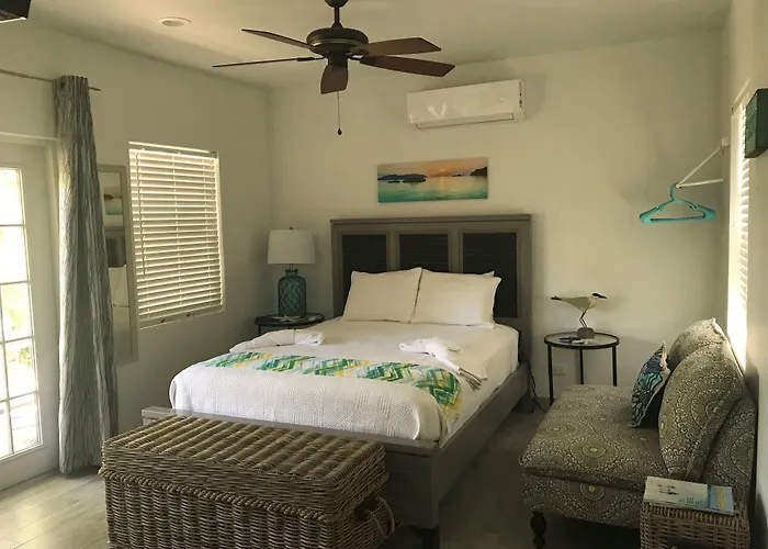 3 star hotels Island Club Turks & Grace Bay Place