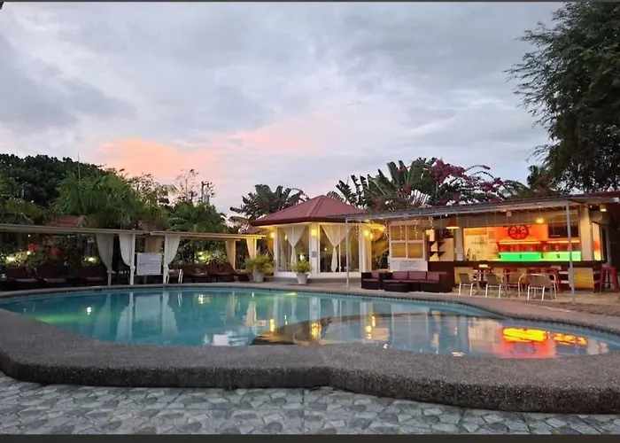 Hotels with pool Garden Village Resort