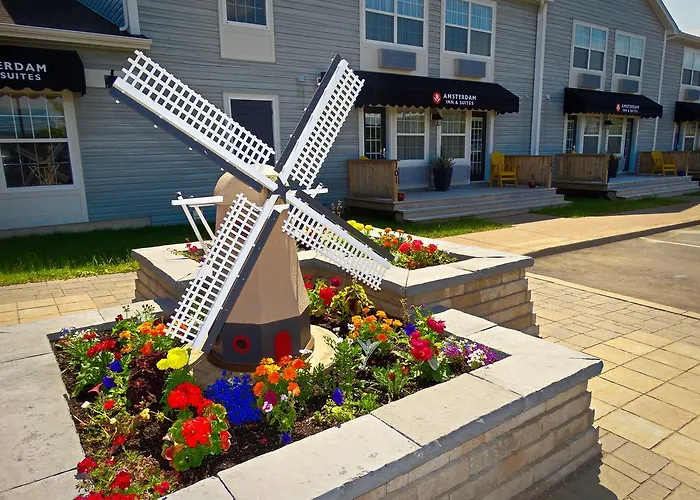 Amsterdam Inn & Suites