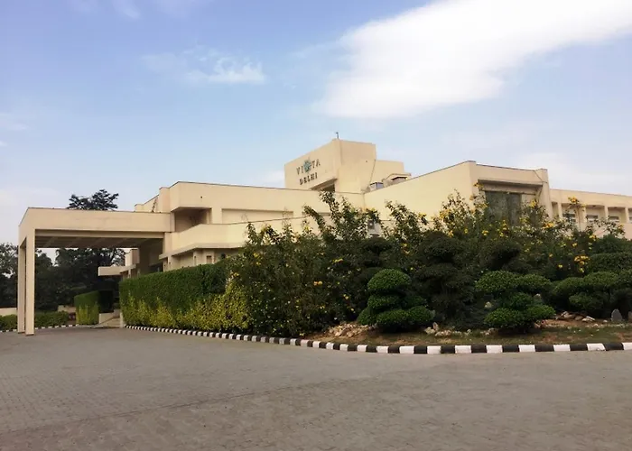 Hotels Close to Airport Vista