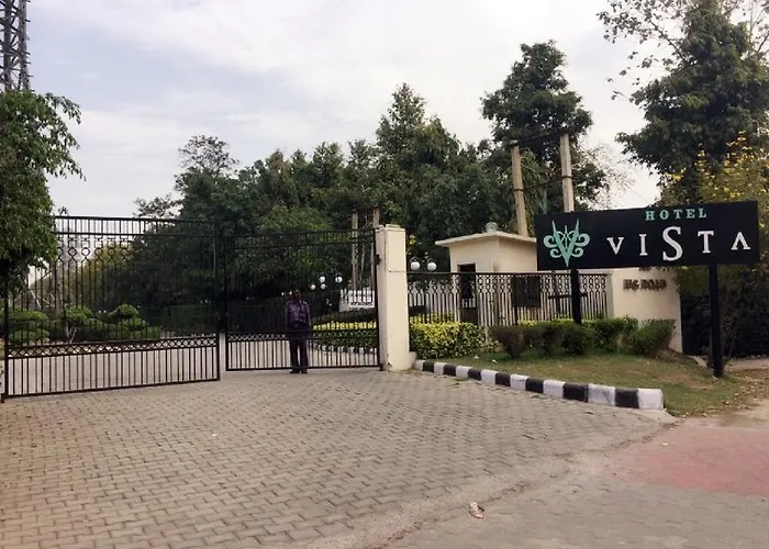Hotels Close to Airport Vista
