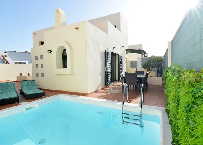 Holidays home Olympia House Lovely, Close To Town And Beaches With Private Pool & Fast Wifi