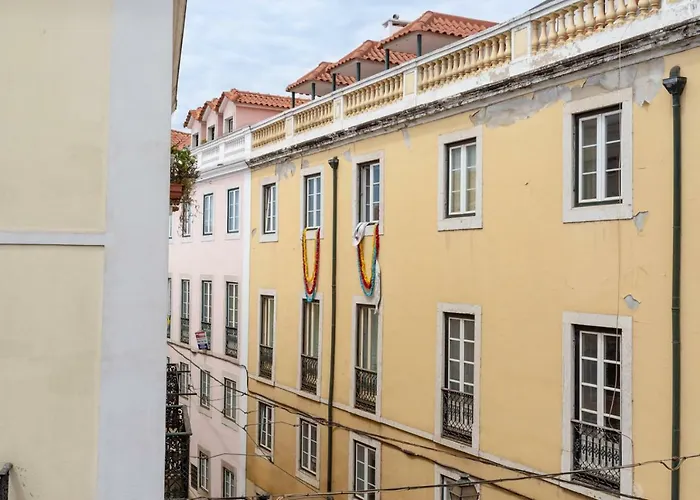 Airport Hotel: Archi-Pelago Alfama Design Suites Guesthouse