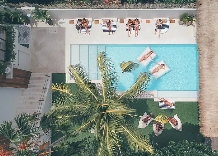 Lodge: Arya Wellness - Female Only